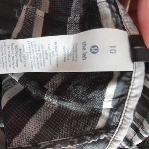 Lululemon Lab Assemblage Shell Coat - Picture 14 of 14